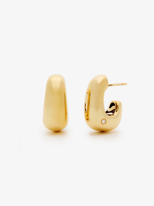 Pendientes pequeños de aro de oro amarillo de 18K con diamantes en talla brillante de 0,05 cts